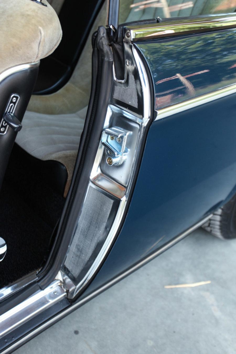 Детали интерьера BMW 3.0CSi (E9) 1974 года  (EU) (фото 123 из 198)